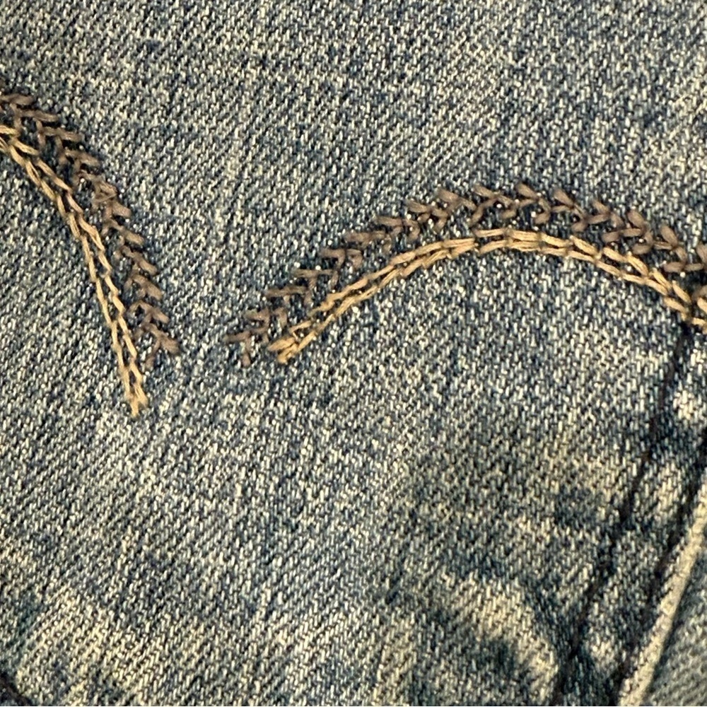 Vintage Levi Jeans Womens Size 31” waist flare bottoms embellished pockets - Picture 8 of 8